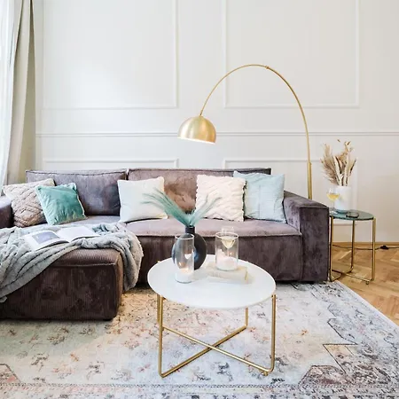 Days - Two-bedroom With Work Space And Ac In Vinohrady Apartmán
