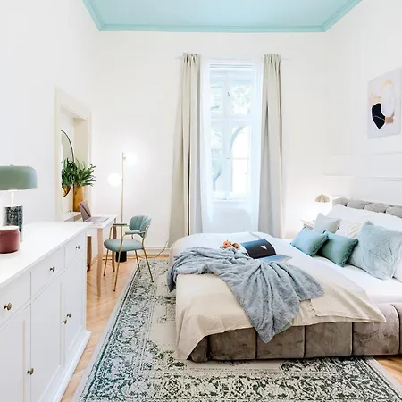 Days - Two-bedroom With Work Space And Ac In Vinohrady