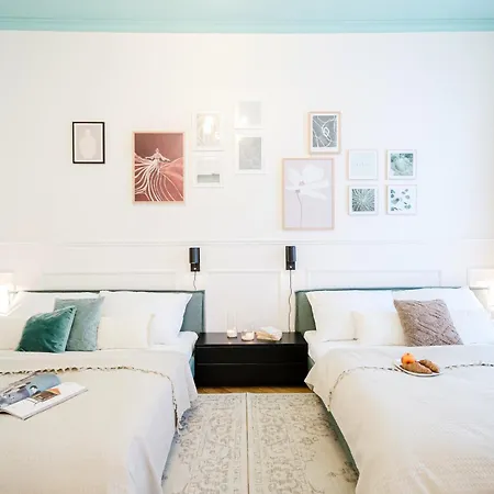 Days - Two-bedroom With Work Space And Ac In Vinohrady * Praha