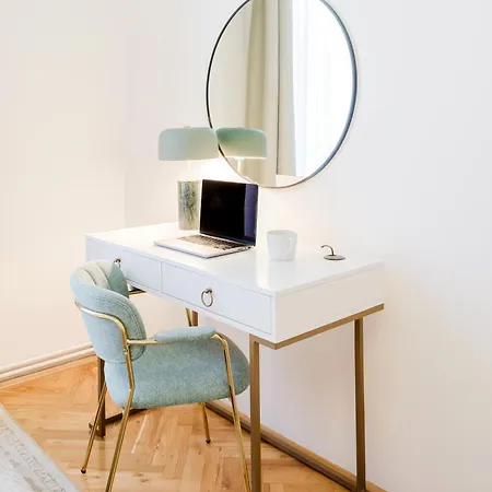 Days - Two-bedroom With Work Space And Ac In Vinohrady Apartmán *