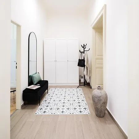 Days - Two-bedroom With Work Space And Ac In Vinohrady * Praha
