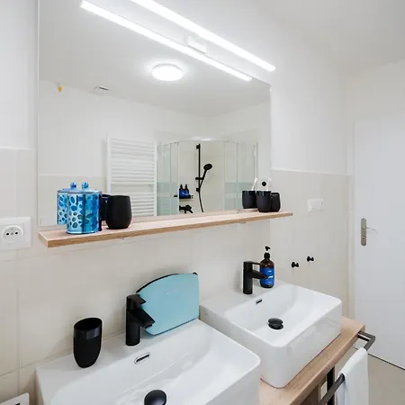 Days - Two-bedroom With Work Space And Ac In Vinohrady Apartmán